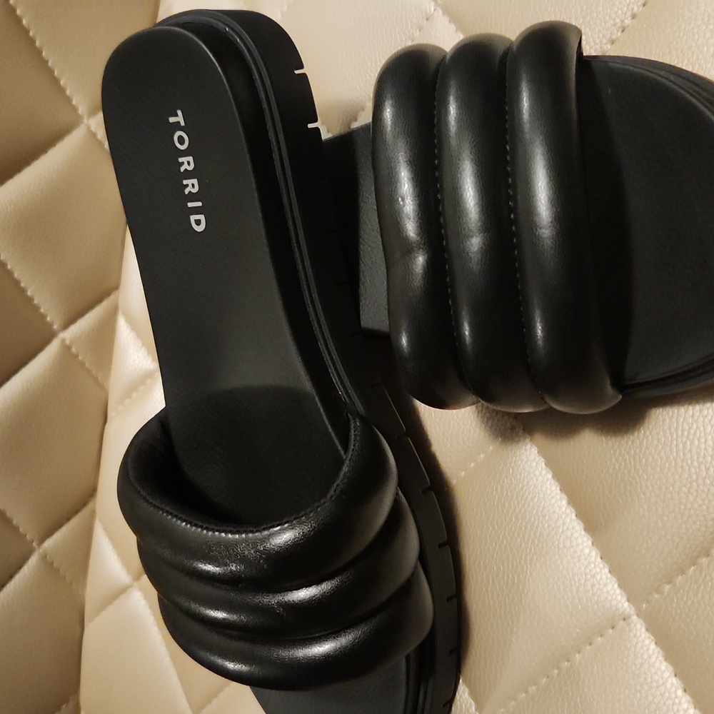 Torrid Puffy Slides 10.5WW